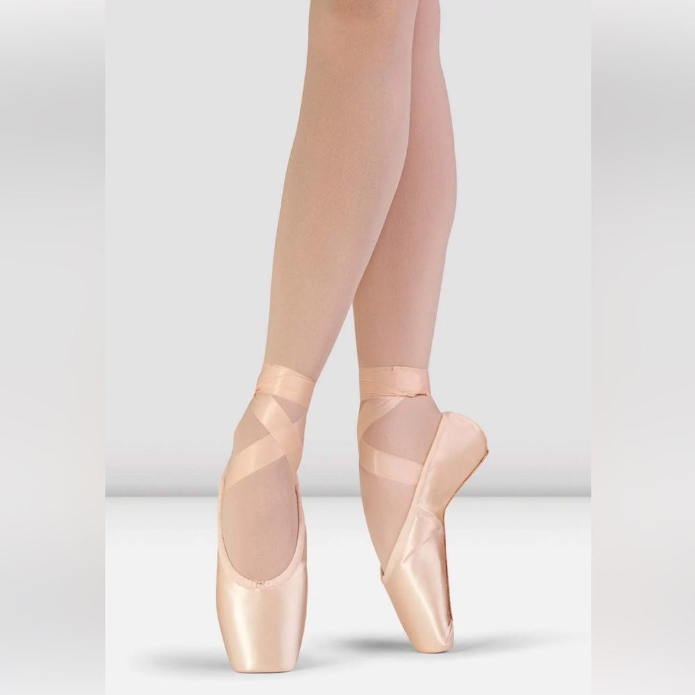 4 pair, $210. Bloch Synthesis 1X 4.5 (6.5) Pointe Shoe
